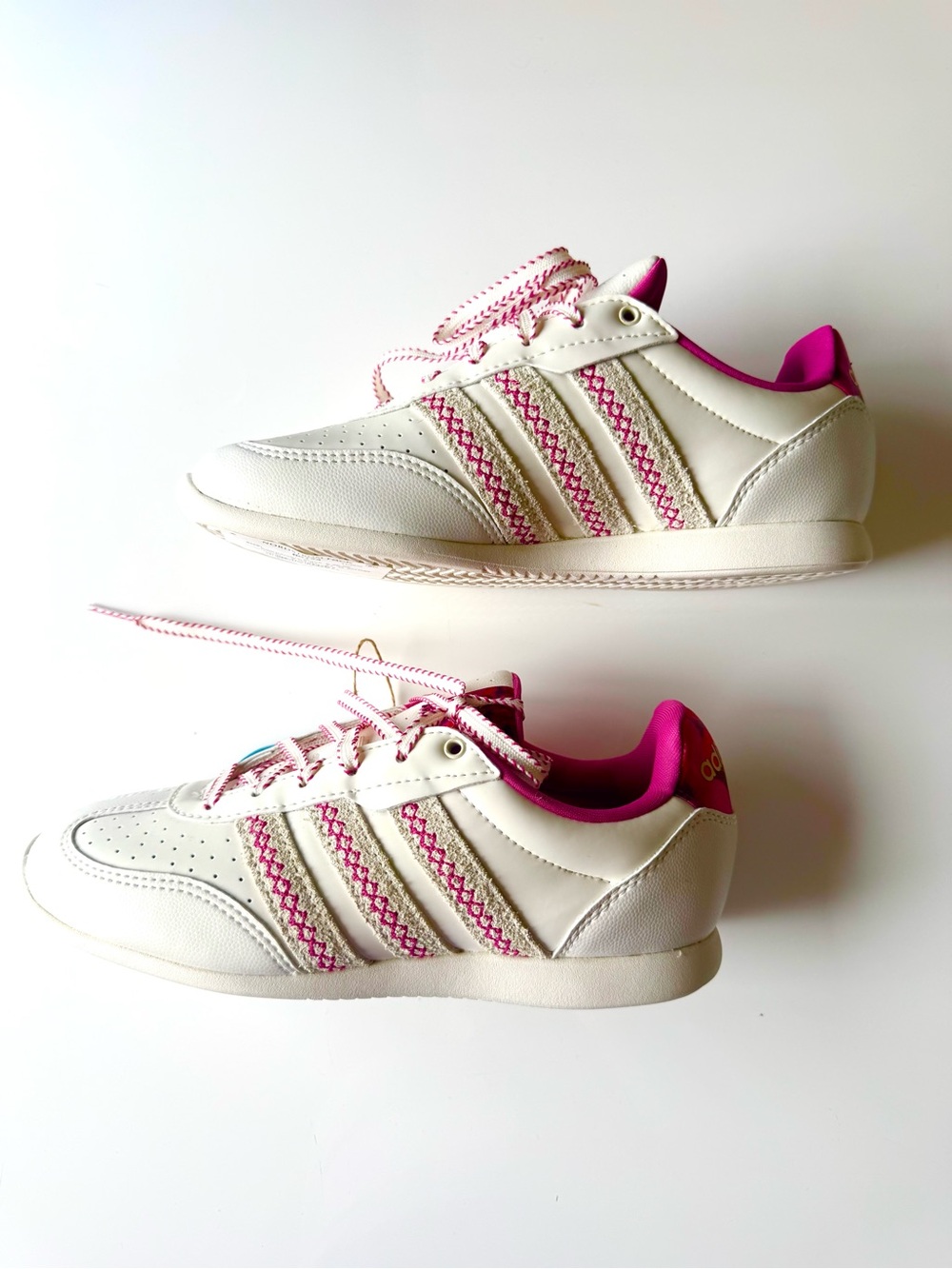 ♥️ NEW! Adidas White Sneakers with Hot Pink Lining and Accents